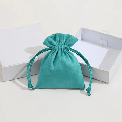 Sacos pequenos de veludo do malote da joia do cordão da cor dos doces para a joia