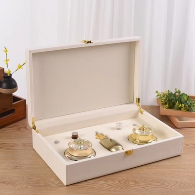 Caixa de armazenamento cosmética luxuosa personalizada do plutônio da cor do creme com fechamento