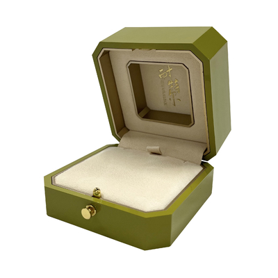 O pulverizador verde pintou a forma do octógono de Ring Luxury Jewelry Case With