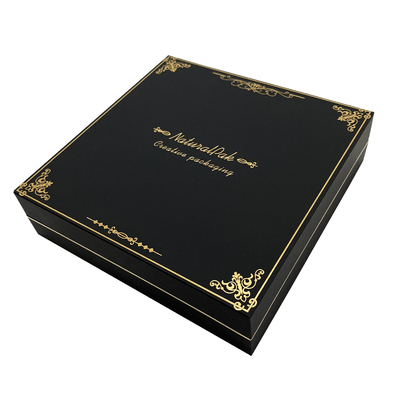 Caixas de empacotamento da joia luxuosa do teste padrão do ouro envolvidas pelo papel especial