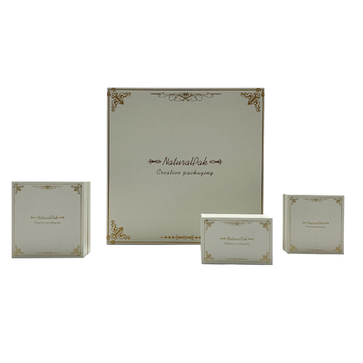 Caixa de Rose Gold Pattern Jewelry Packaging envolvida pelo papel especial branco